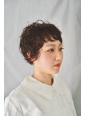 外国人風カーリーショートヘア
