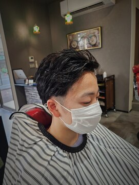 バク(BAKU) 自然に分けて大人カッコ良いスタイル
