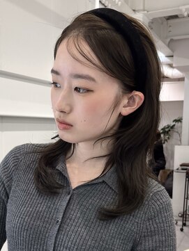 ミーム 原宿 表参道(meme) ☆ブリーチなしオリーブベージュカチューシャ簡単アレンジ
