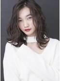 かき上げで表情が変わる リバースバングで大人かわい いヘア