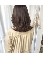 ツイギー 伊賀上ビル店(TWiGGY)&nbsp;オリーブカラー、柔らかいミディアムな外ハネ。