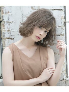 ロンド ストラーダ 心斎橋(Lond strada) セクションカラーペールベージュ