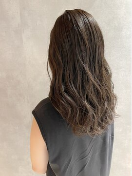 アイディール 心斎橋店(:ideal) 透け感がおしゃれなプラチナシルバー 20代30代40代 透明感