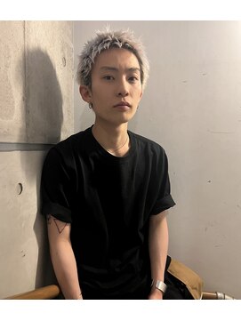 ヘアカロン(Hair CALON) メンズカラースパイキーショートホワイトカラーブリーチ熊本下通