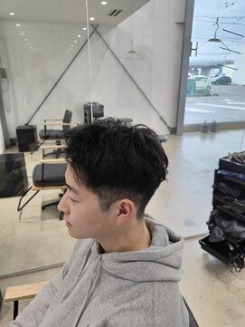 ビーヒアナウ N゜03 金沢駅西店(BE HERE NOW) 外国人風/スペインカール/アップバング/フェード/似合わせ