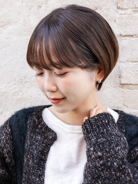 カライング(ing) 大人可愛い20代30代40代黒髪前下がりひし形小顔ボブ丸みショート