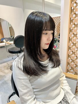 スー(suu) ミディアムレイヤーカット地毛風カラーグレージュ暗髪黒髪ロング