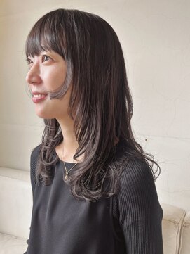 タヴィ(Tavi) 顔周りカットミディアムレイヤー/レイヤーカット/顔周りレイヤー