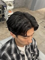 ノイセル 西本町(Noisyle) ブルーブラックフェザーパーマ刈り上げセンターパートｙ