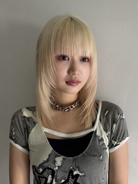 サンク 原宿 表参道(cinq) ミディアムレイヤーストレートロングウルフミルクティーベージュ