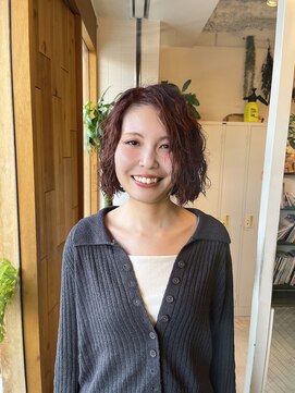 メグリ(meguri) レッド　ボルドーカラー　酸性パーマ　ボブパーマ　髪質改善