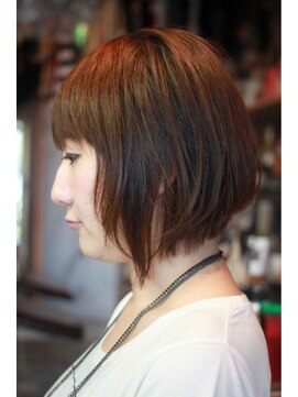 オーバーキャプテンネイキッド(OVER CAPTAIN NAKED) 梅雨対策のニュアンス前下がりボブ