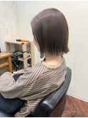 柔らかアッシュブラウン 外ハネぷつっとショート ツヤ髪