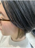 20代多毛でもカットだけでまとまるショートボブ　インナーカラー