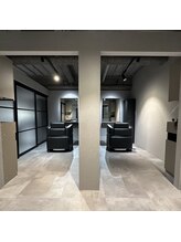 通常の約3倍の個室スペースで窮屈に感じない自慢の個室空間◎