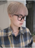 ホワイトブロンド/刈り上げショート/ブロンドショート/金髪