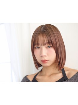 ただ染めるだけではなく、薬剤の調合バランスや施術時間などを緻密に計算したナチュラル感を出す技術に注目