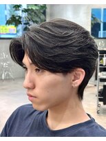 トゥイン 八王子(TWIN)&nbsp;刈り上げセンターパートフェザーパーマブルーブラック八王子