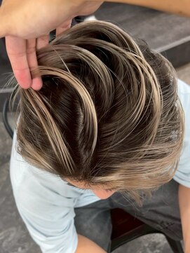 アポロ 横浜駅店(apollo) MEN’S HAIR/サーフカール/刈り上げセンターパート/ブリーチ