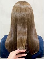 クレールイーエムエー(CLAIRE e.m.a)&nbsp;髪質改善トリートメントでつくるうる艶ミルクティーベージュ