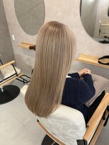 アン ヌイ 箕面萱野(an nui) おしゃれ染めで作るグレイヘアハイトーン