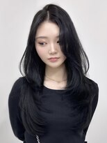 ロムーク 表参道(LOMKH)&nbsp;小顔ロングレイヤーカット顔周り冬グレージュカラー透明感カラー