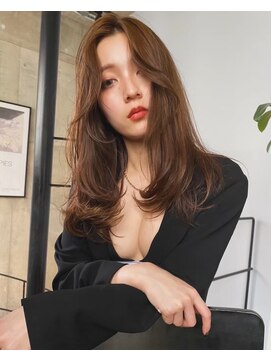 ヨロ 上野(YOLO) ハイライトカラーミルクティーベージュブリーチレイヤーカット