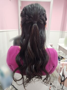 ホワイト 栄駅店(White) ハーフアップ♪