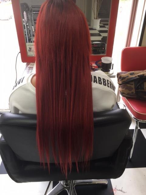 深紅のホットロッドレッドヘア