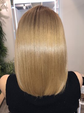 アールサロン アオヤマ(Rr SALON AOYAMA) ハイトーンプラチナミネコラ