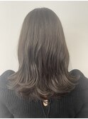 暗髪×グレージュ×ミディアム