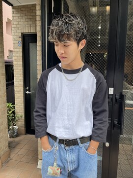 ハグ 横浜(HUG) ルーズに決まるラフパーマ×ハイライト