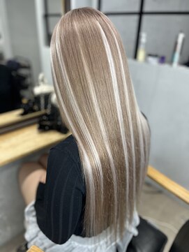 ワン(ONE) ベージュ×ハイライト