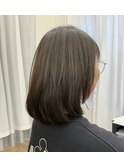 肩くらいの長さのミディアムボブ