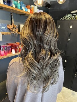 リンダイーロ(Linda Hiro) 【札幌円山】シルバーベージュ/バレイヤージュ/ダブルカラー