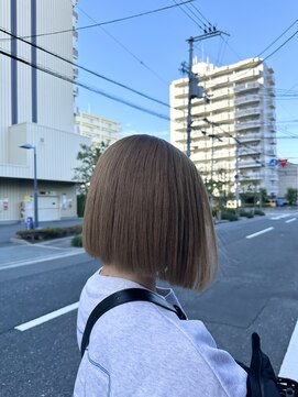 ロロネー 中津(Lolonois) 前下がりボブ+ミルクティーベージュ