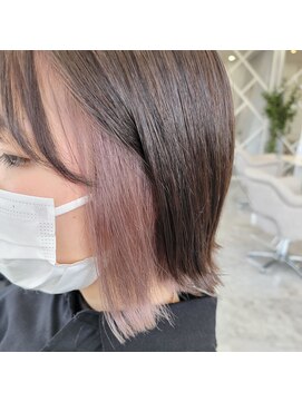 ゴッズ(GOD'S) ホワイトピンクイヤリングカラー×ボブ