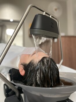 クオラ(QUOLA)の写真/【頭浸浴あり◎】頭皮の汚れを落とし、髪を保湿しながら健康的な美髪へ。癒しと美を同時に叶えてくれる♪