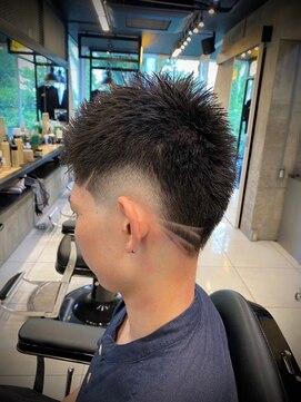 ビンゴ(BINGO) 1836渋谷メンズカット黒髪スキンフェードバーバーバリカンアート