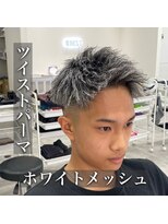 ルースト 西院店(ROOST)&nbsp;ツイストパーマ/ホワイトメッシュ/ツーブロック/フェード