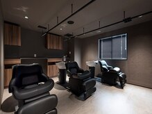 エレノア 目黒店(Eleanor)の雰囲気（仕切りあるシャンプー台で至福のひと時を…♪※系列店内観写真）
