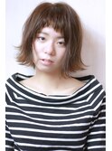 斜めバングの外ハネスタイル