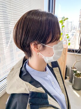 テトヘアー(teto hair) ハンサムショート、センターパート、アッシュブラウン