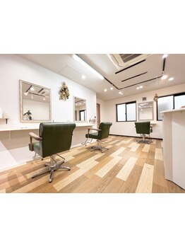 一人の女性スタイリストがカウンセリングから仕上げまで担当するプライベートサロンで、理想のスタイルへ！