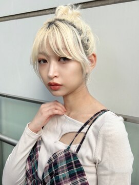 ホフ 大阪心斎橋店(F.O.F) ベージュインナーカラーショートボブレイヤーミディアム前髪