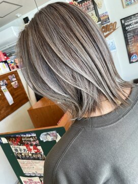 ヘア メイク ココ(hair make coco) チレイなホワイトカラー(*^^*)