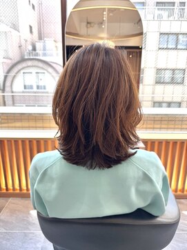 リファインド(REFINED) 無造作なナチュラルパーマミディ　　五十嵐