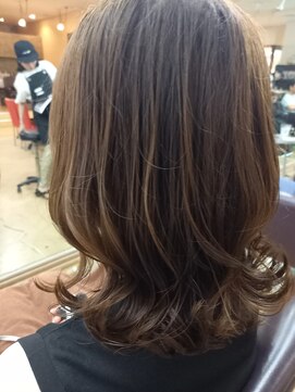 シャンプーボーイ 外ハネウェーブ