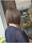 切りっぱなし前下がりボブ