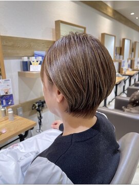 ミラバイケンジ 藤沢(Mira by KENJE) 広がる髪を抑える丸みショート/30代/40代/50代[藤沢/ショート]